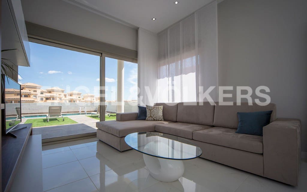 3 camera da letto Villa in vendita in Villamartin con piscina - 390.000 € (Rif: 7030310)