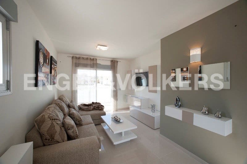 2 soveværelse Lejlighed til salg i Torrevieja med swimmingpool garage - € 300.000 (Ref: 7030316)