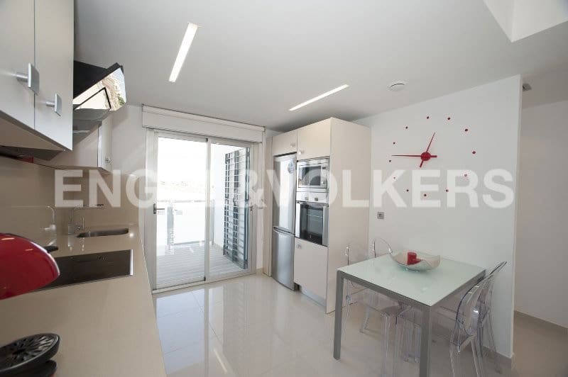 2 soveværelse Lejlighed til salg i Torrevieja med swimmingpool garage - € 300.000 (Ref: 7030316)