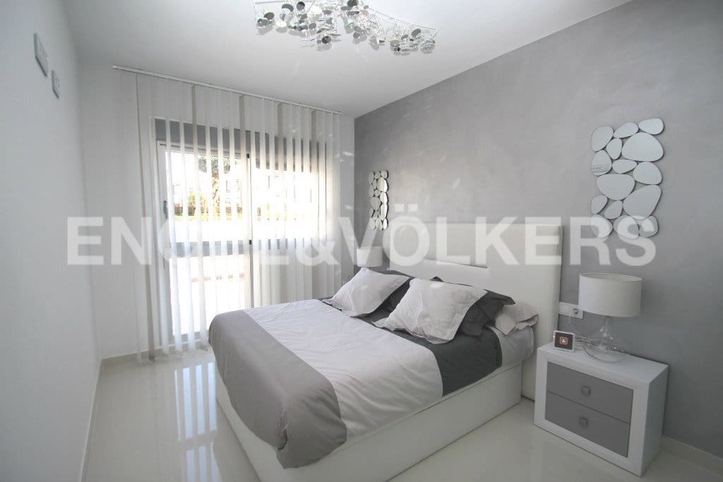 2 soveværelse Lejlighed til salg i Torrevieja med swimmingpool garage - € 300.000 (Ref: 7030316)