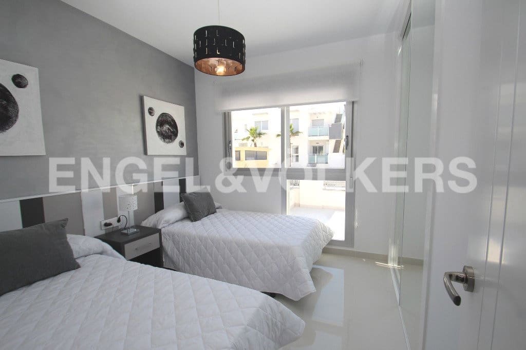 2 soveværelse Lejlighed til salg i Torrevieja med swimmingpool garage - € 300.000 (Ref: 7030316)