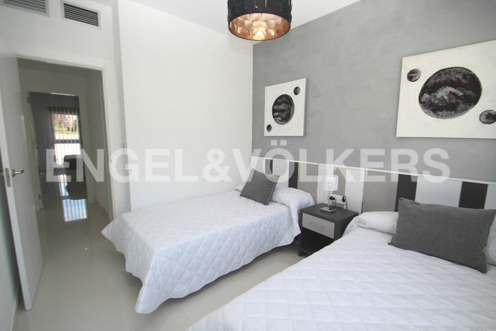 2 soveværelse Lejlighed til salg i Torrevieja med swimmingpool garage - € 300.000 (Ref: 7030316)