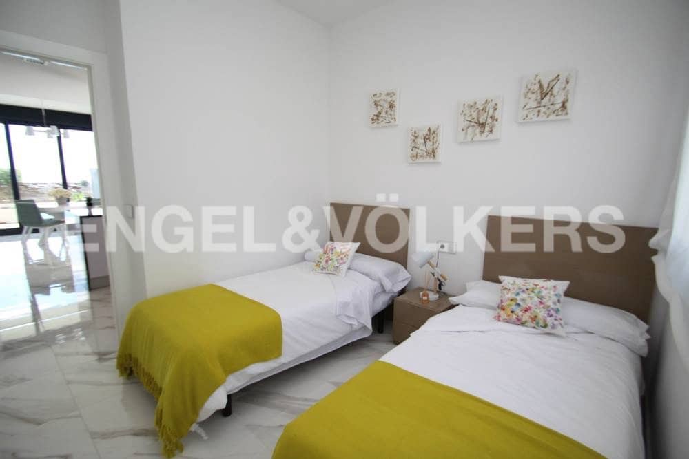 Chalet de 3 habitaciones en Orihuela Costa en venta con piscina garaje - 995.000 € (Ref: 7030326)