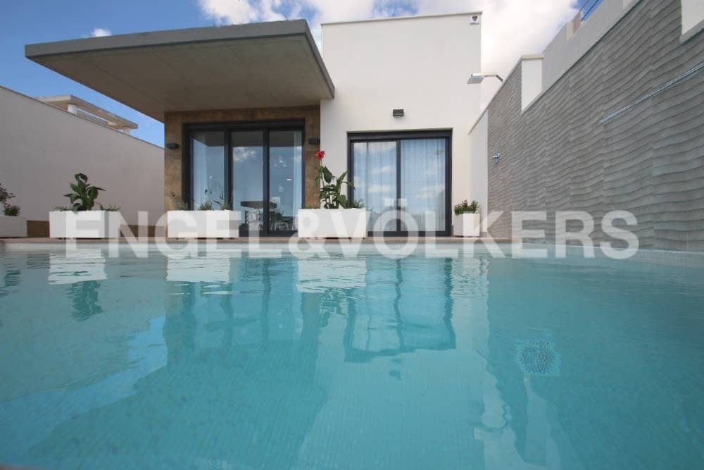 Chalet de 3 habitaciones en Orihuela Costa en venta con piscina garaje - 995.000 € (Ref: 7030326)