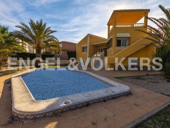 3 bedroom Villa for sale in La Manga del Mar Menor with pool garage - € 780,000 (Ref: 7030332)