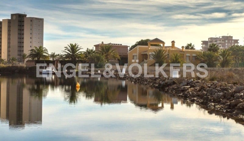 3 bedroom Villa for sale in La Manga del Mar Menor with pool garage - € 780,000 (Ref: 7030332)