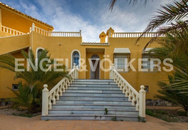 3 bedroom Villa for sale in La Manga del Mar Menor with pool garage - € 780,000 (Ref: 7030332)