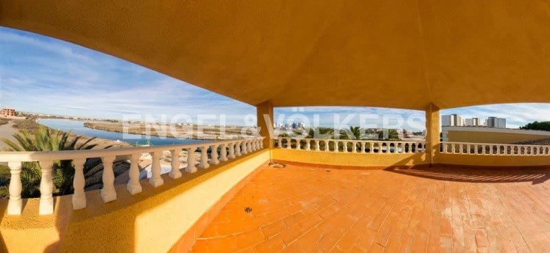 3 bedroom Villa for sale in La Manga del Mar Menor with pool garage - € 780,000 (Ref: 7030332)