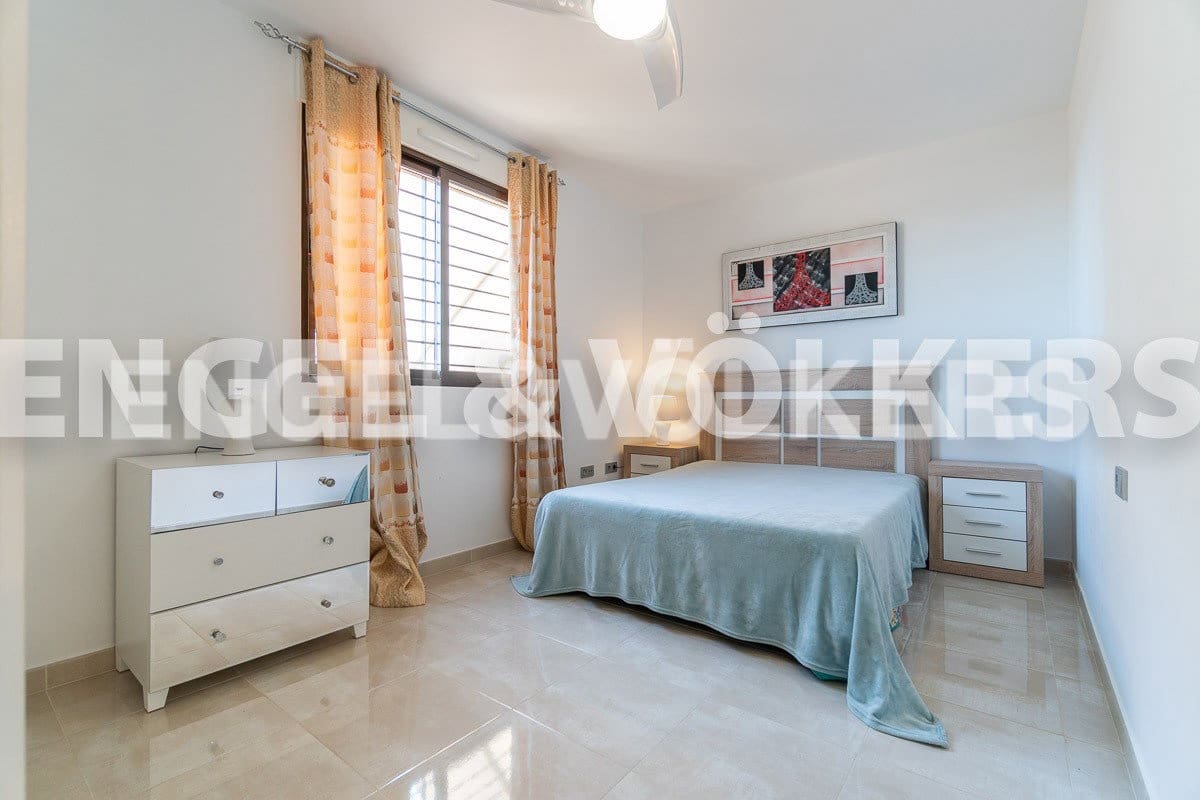 2 soverom Leilighet til leie i Orihuela Costa med svømmebasseng - € 1 200 (Ref: 7056107)