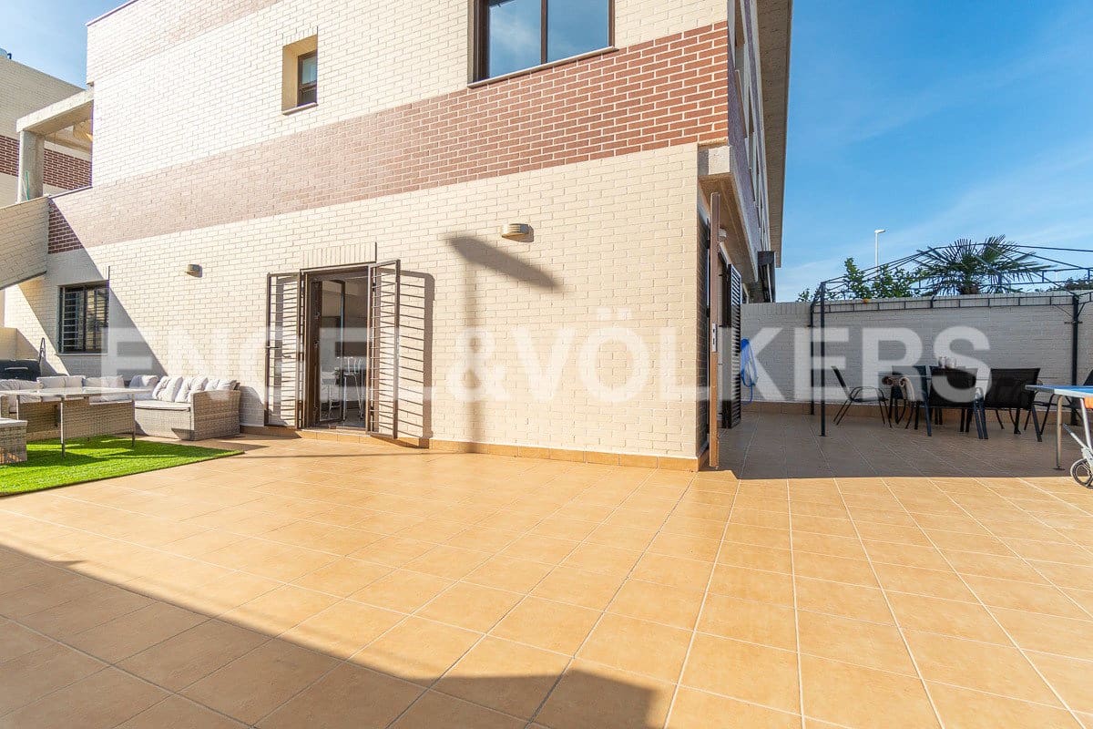 2 soverom Leilighet til leie i Orihuela Costa med svømmebasseng - € 1 200 (Ref: 7056107)