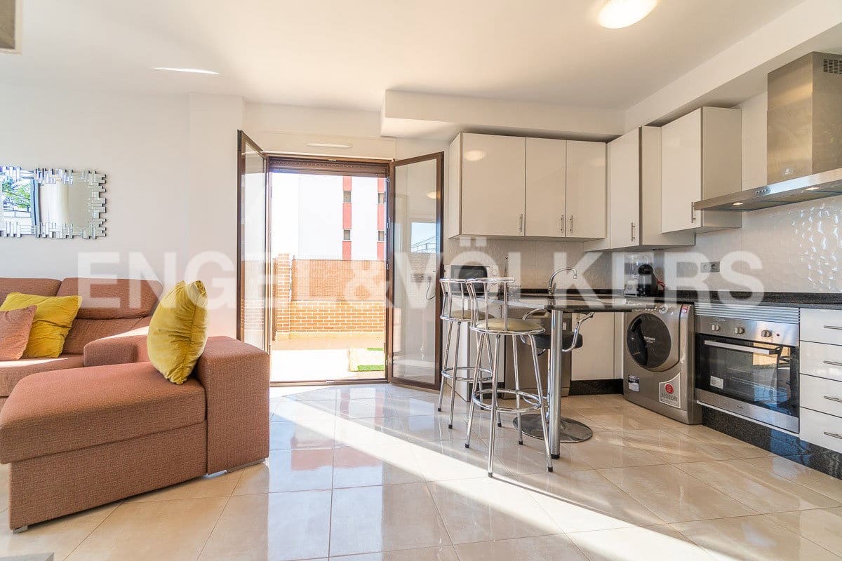 2 soverom Leilighet til leie i Orihuela Costa med svømmebasseng - € 1 200 (Ref: 7056107)