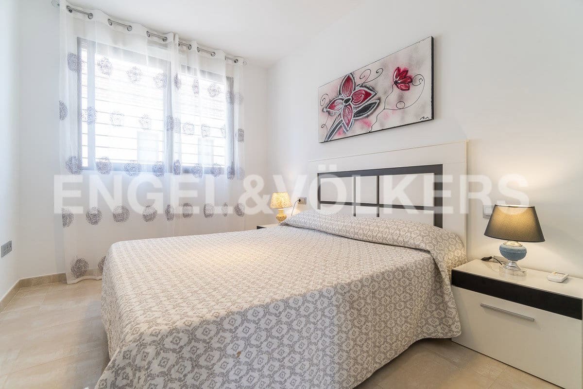 2 soverom Leilighet til leie i Orihuela Costa med svømmebasseng - € 1 200 (Ref: 7056107)
