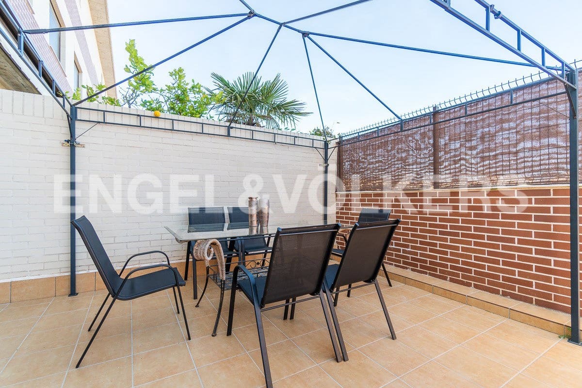 2 soverom Leilighet til leie i Orihuela Costa med svømmebasseng - € 1 200 (Ref: 7056107)