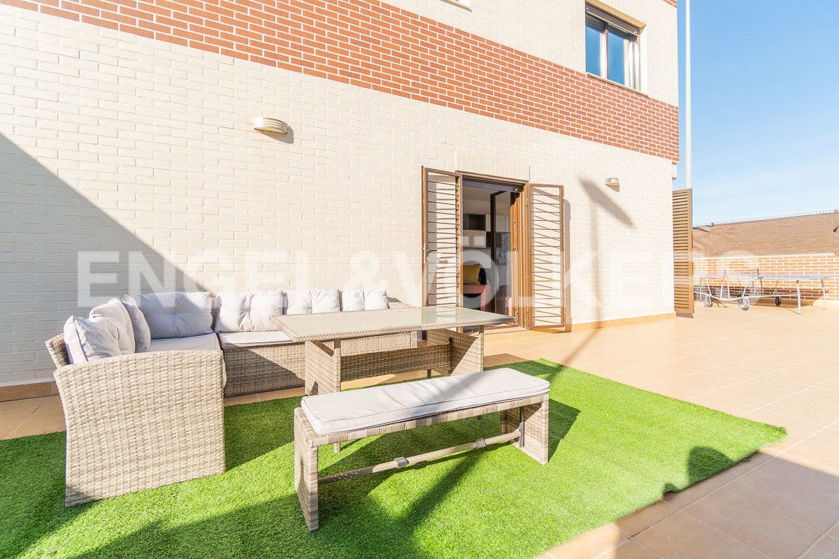 2 soverom Leilighet til leie i Orihuela Costa med svømmebasseng - € 1 200 (Ref: 7056107)