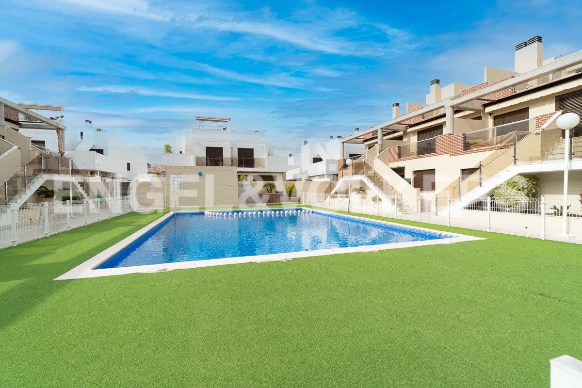2 soverom Leilighet til leie i Orihuela Costa med svømmebasseng - € 1 200 (Ref: 7056107)