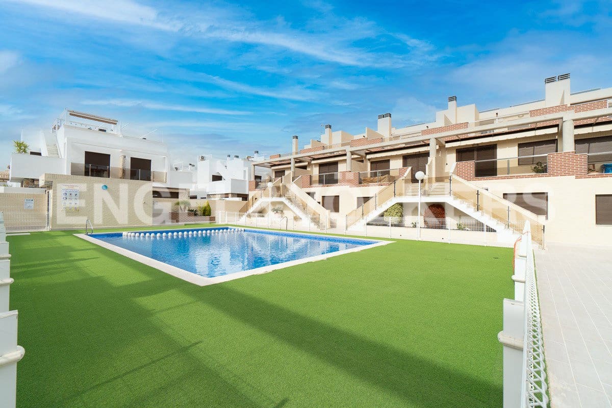 2 soverom Leilighet til leie i Orihuela Costa med svømmebasseng - € 1 200 (Ref: 7056107)