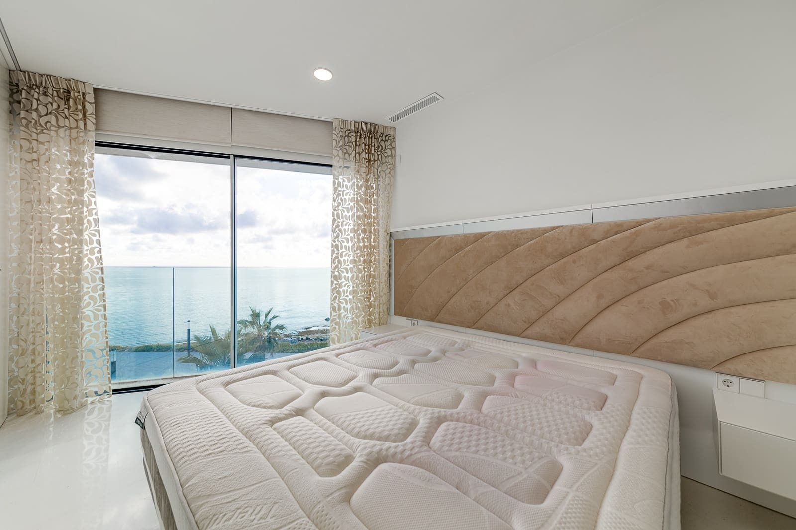 4 soveværelse Lejlighed til salg i Torrevieja med garage - € 988.000 (Ref: 7069051)