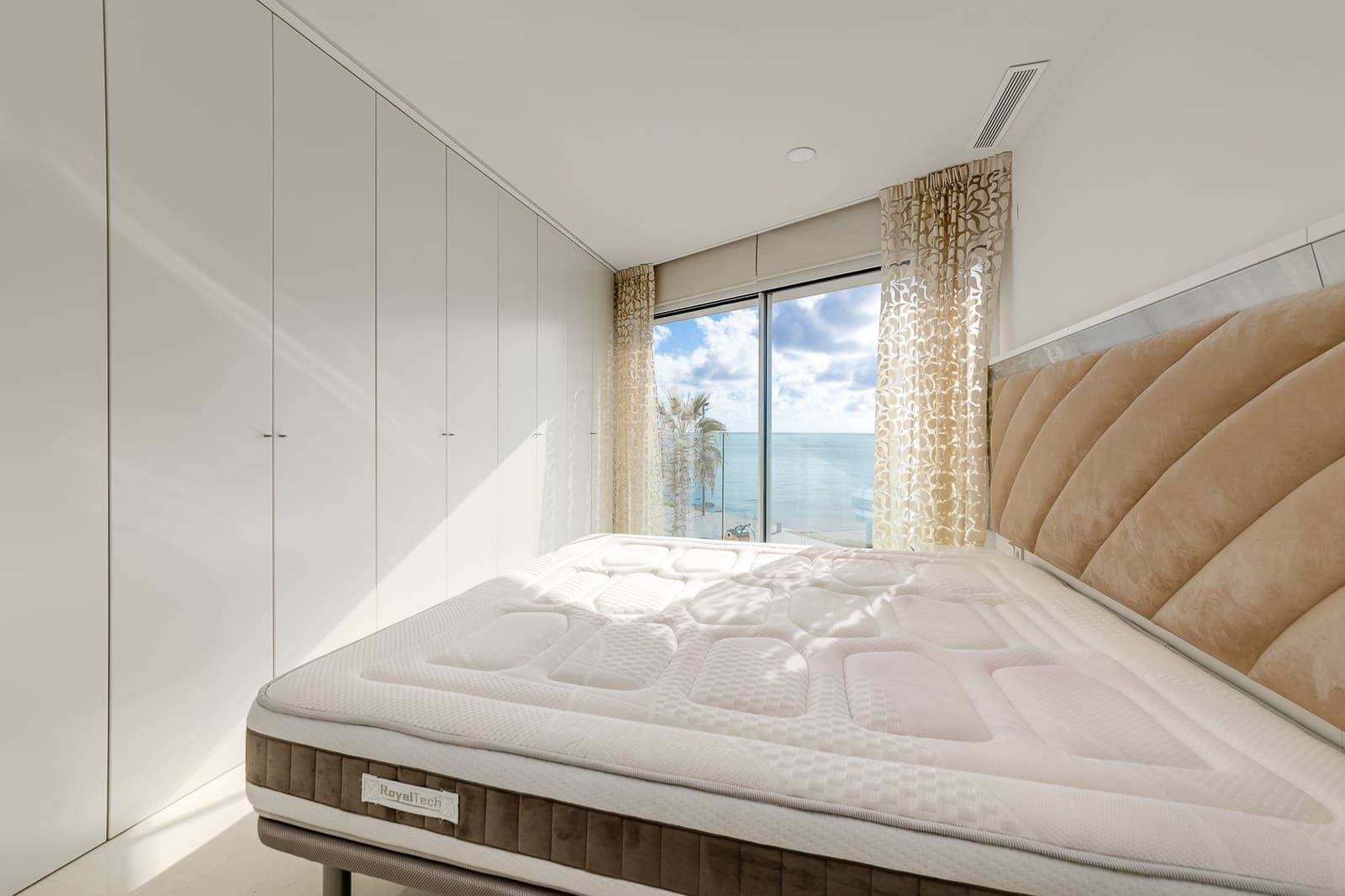 4 soveværelse Lejlighed til salg i Torrevieja med garage - € 988.000 (Ref: 7069051)