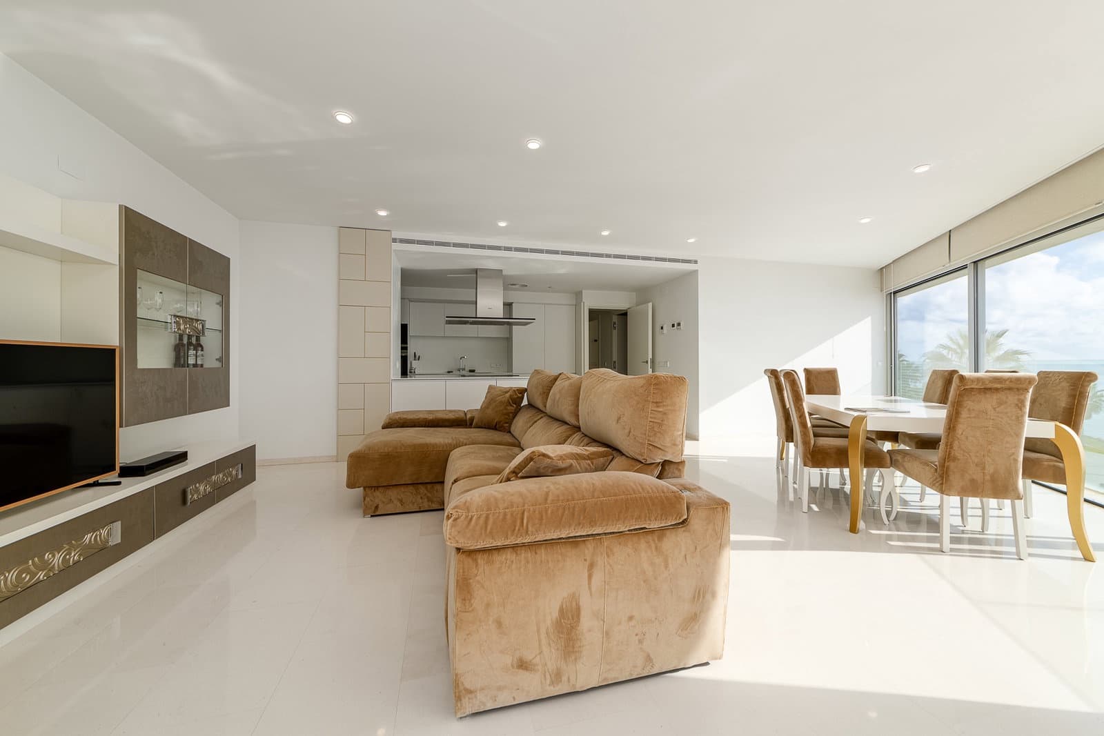 4 bedroom Apartment for sale in Torrevieja with garage - € 988,000 (Ref: 7069051)