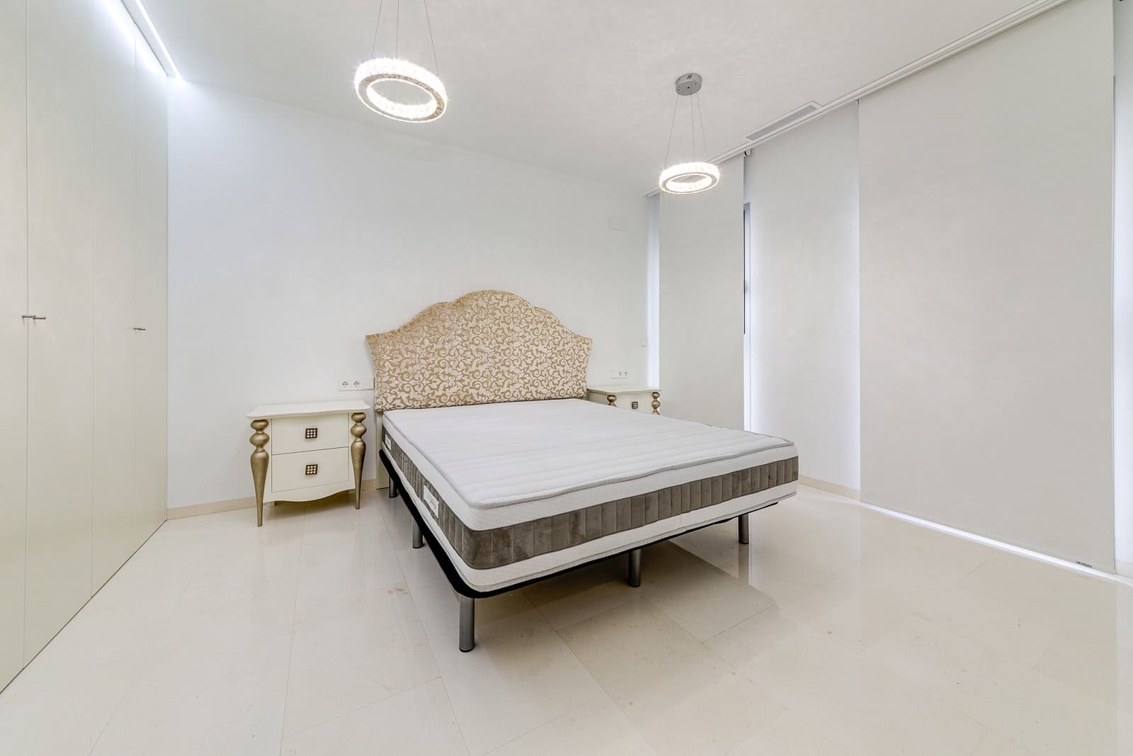 4 bedroom Apartment for sale in Torrevieja with garage - € 988,000 (Ref: 7069051)