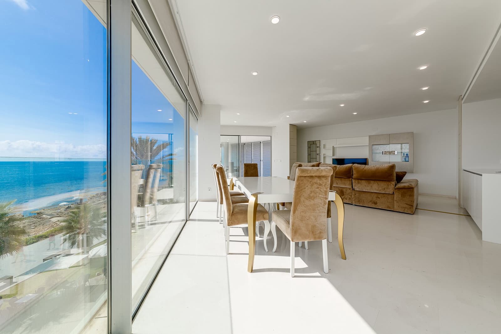 4 bedroom Apartment for sale in Torrevieja with garage - € 988,000 (Ref: 7069051)