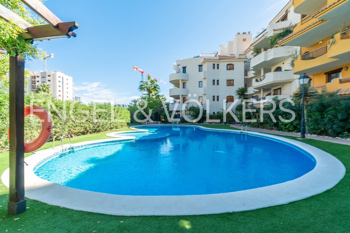 2 soveværelse Lejlighed til leje i Orihuela Costa med swimmingpool - € 1.350 (Ref: 7110732)