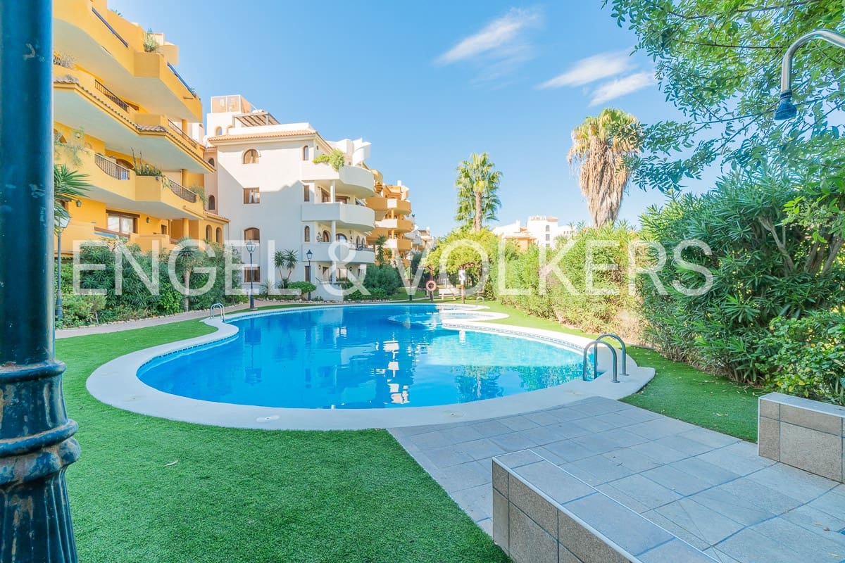 2 soveværelse Lejlighed til leje i Orihuela Costa med swimmingpool - € 1.350 (Ref: 7110732)