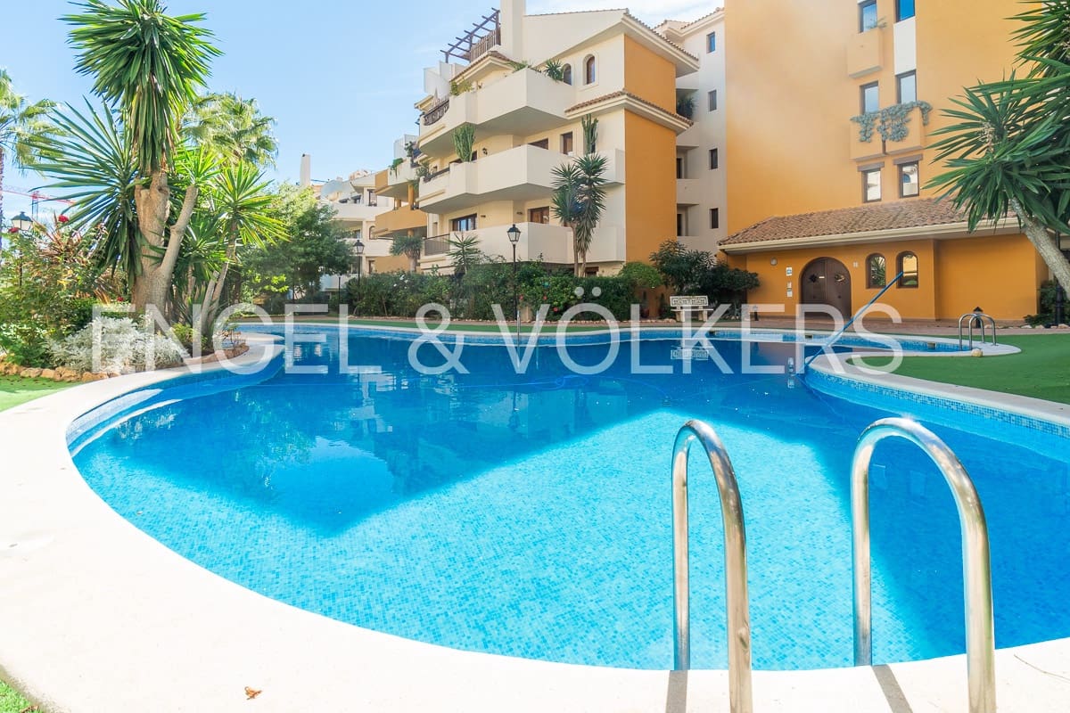 2 soveværelse Lejlighed til leje i Orihuela Costa med swimmingpool - € 1.350 (Ref: 7110732)