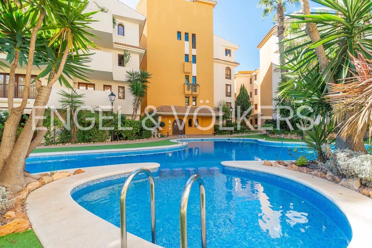 2 soveværelse Lejlighed til leje i Orihuela Costa med swimmingpool - € 1.350 (Ref: 7110732)