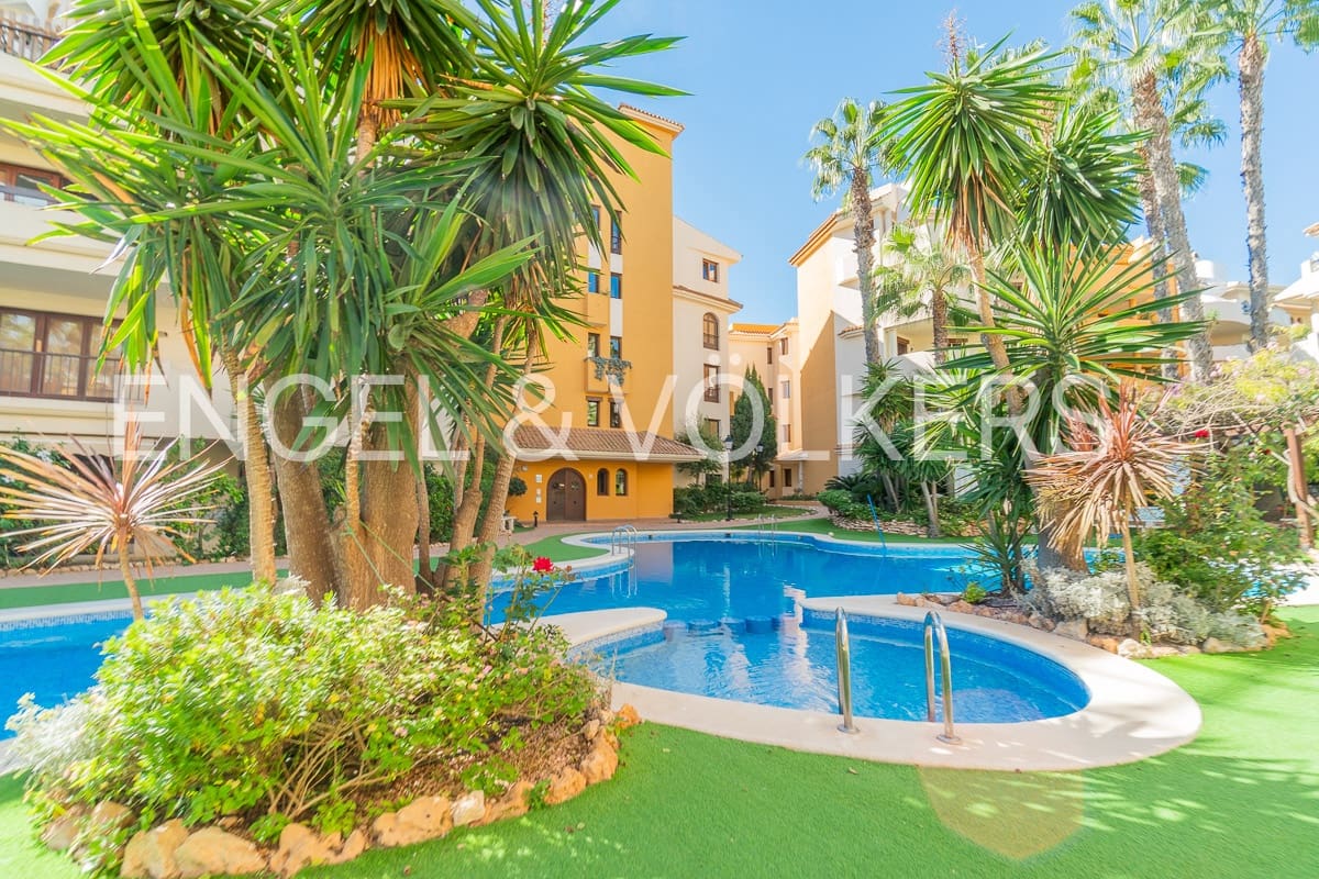 2 soveværelse Lejlighed til leje i Orihuela Costa med swimmingpool - € 1.350 (Ref: 7110732)