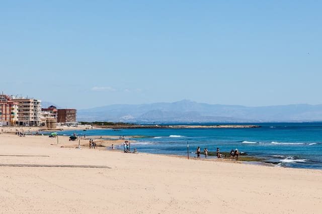4 Zimmer Villa zu verkaufen in Gaspar Perelló, Torrevieja mit Garage - 850.000 € (Ref: 7437791)