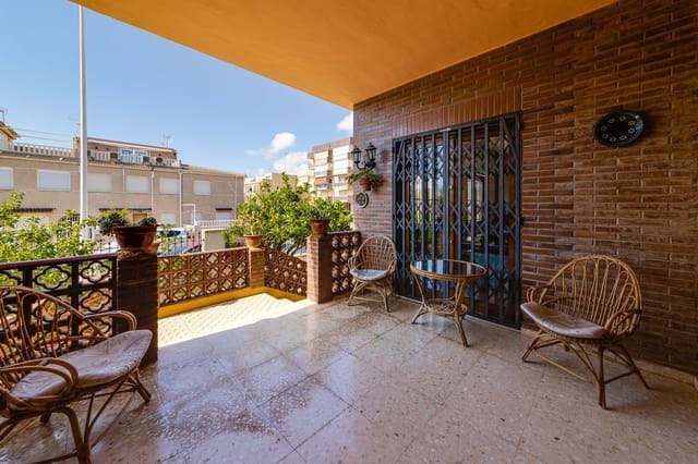 4 Zimmer Villa zu verkaufen in Gaspar Perelló, Torrevieja mit Garage - 850.000 € (Ref: 7437791)