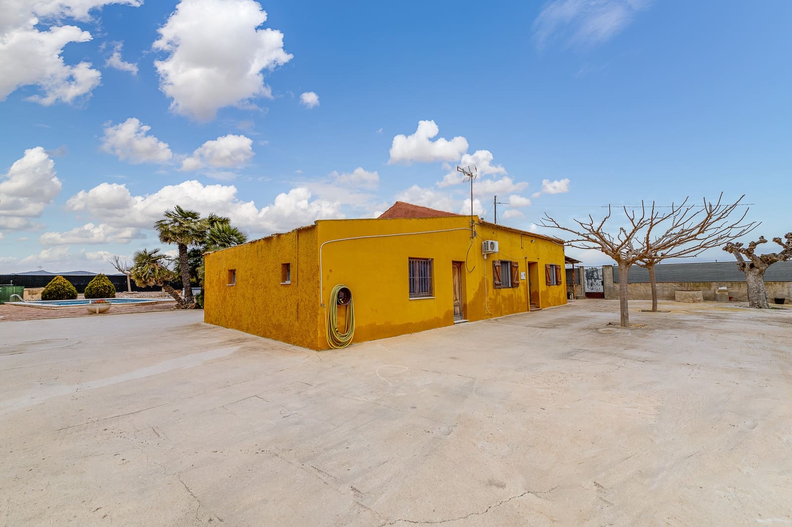 8 soveværelse Finca/Landehus til salg i Almoradi med swimmingpool - € 890.000 (Ref: 7458272)