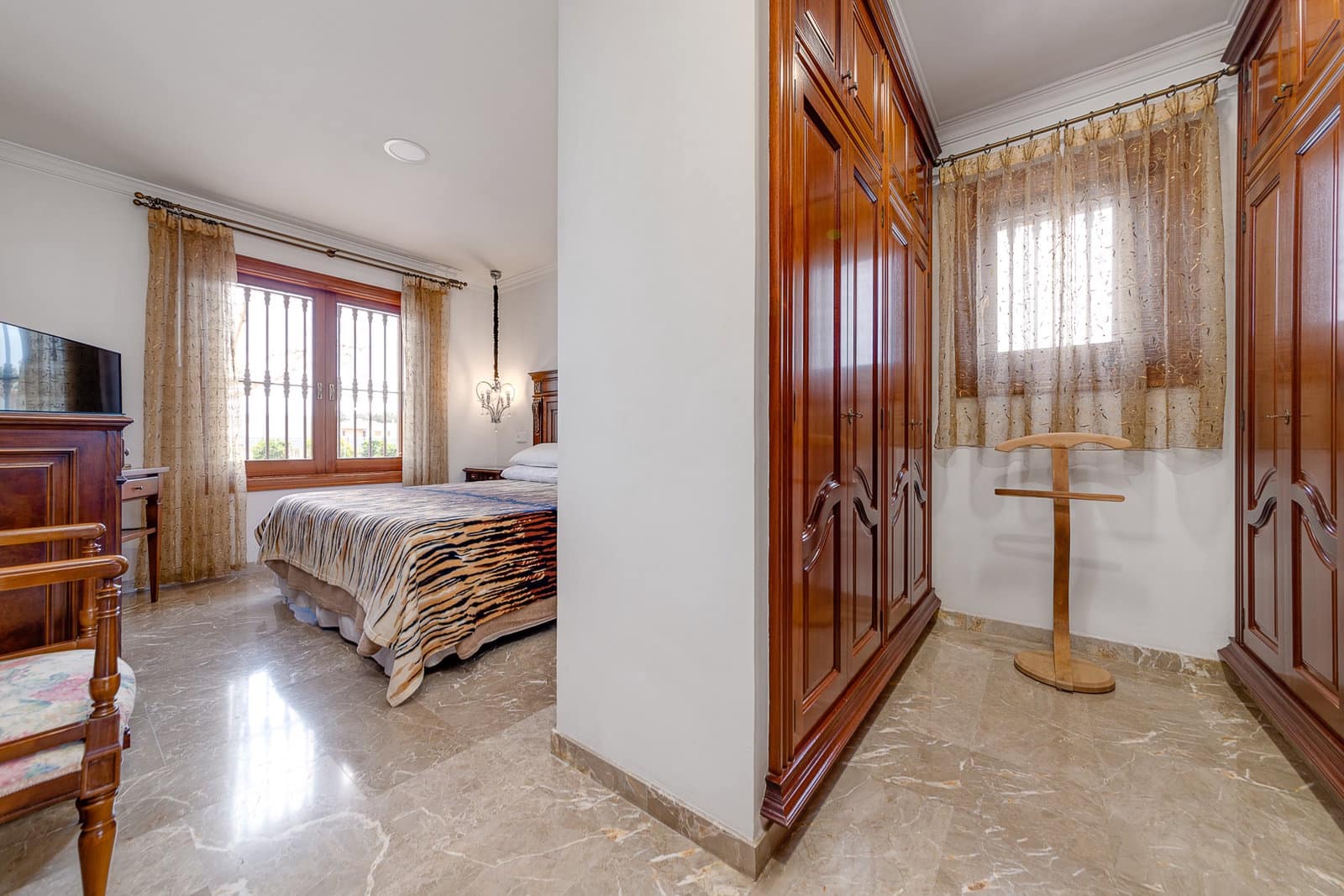8 sypialnia Finka/Dom wiejski na sprzedaż w Almoradi z basenem garażem - 890 000 € (Ref: 7458272)