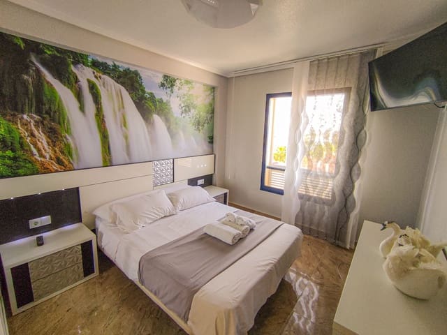 Apartamento de 2 habitaciones en La Mata, Torrevieja en venta con piscina garaje - 329.000 € (Ref: 7504223)