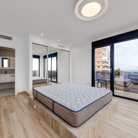 4 soverom Villa til salgs i La Mata, Torrevieja med svømmebasseng garasje - € 990 000 (Ref: 7760889)