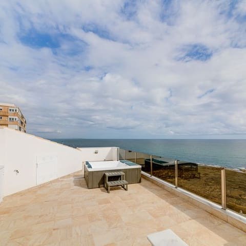 4 soverom Villa til salgs i La Mata, Torrevieja med svømmebasseng garasje - € 990 000 (Ref: 7760889)