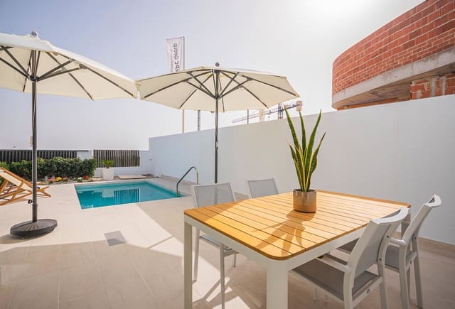 3 chambre Villa/Maison Mitoyenne à vendre à El Chaparral - La Siesta - La Torreta, Torrevieja avec piscine garage - 539 000 € (Ref: 7806704)