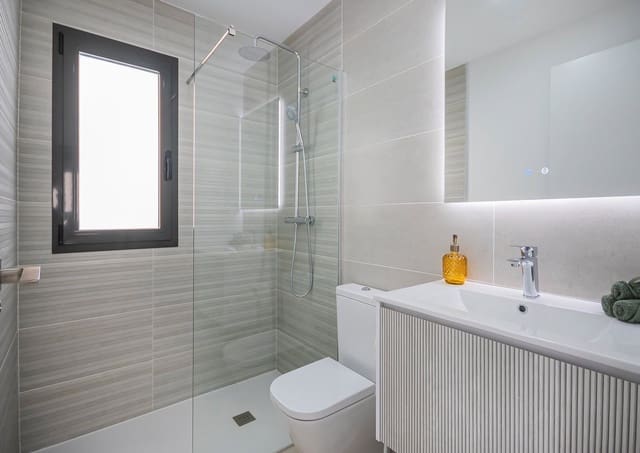 3 chambre Villa/Maison Mitoyenne à vendre à El Chaparral - La Siesta - La Torreta, Torrevieja avec piscine garage - 539 000 € (Ref: 7806704)