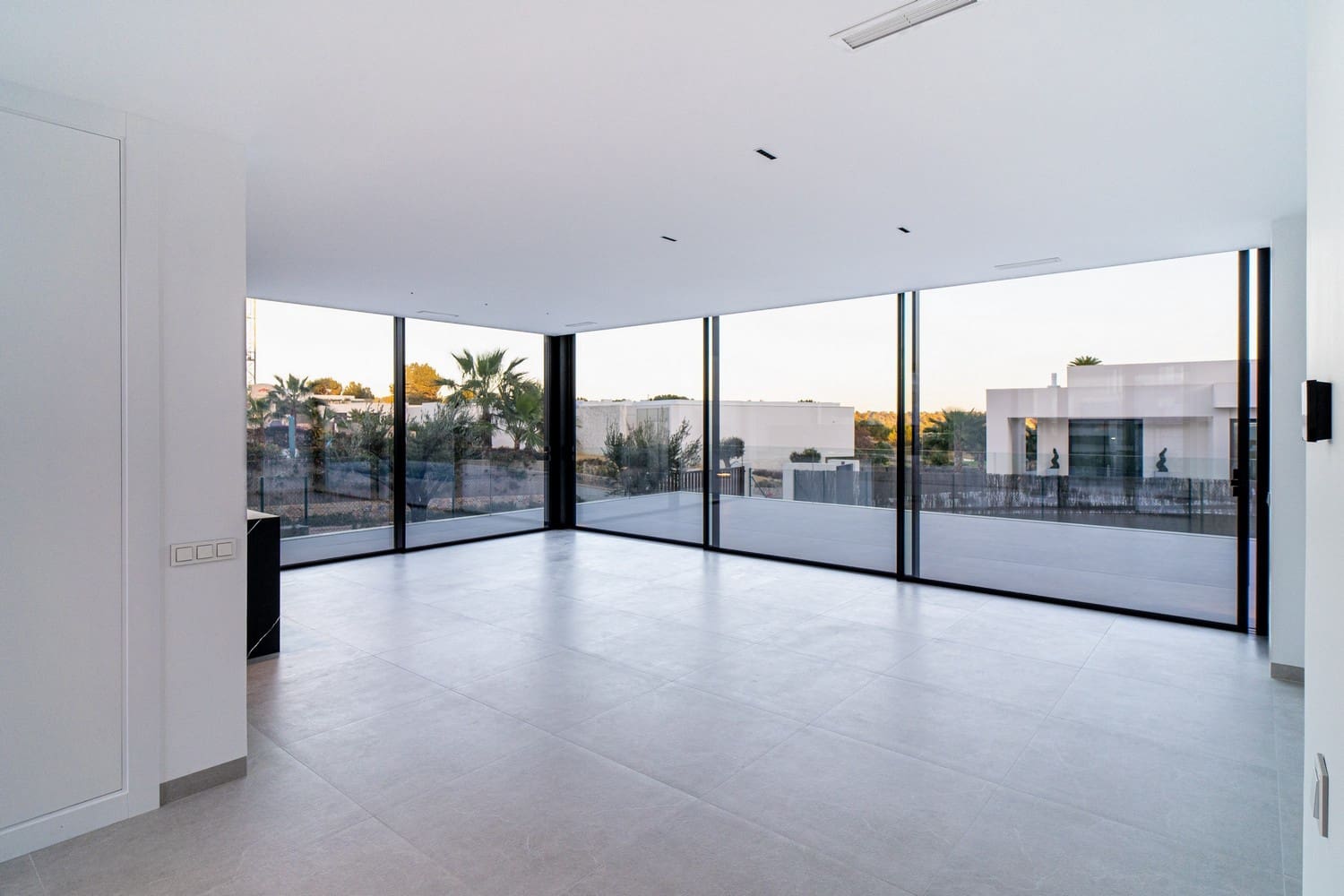 3 makuuhuone Huvila myytävänä paikassa Las Colinas Golf mukana uima-altaan 
autotalli - 1 100 000 € (Ref: 7806705)