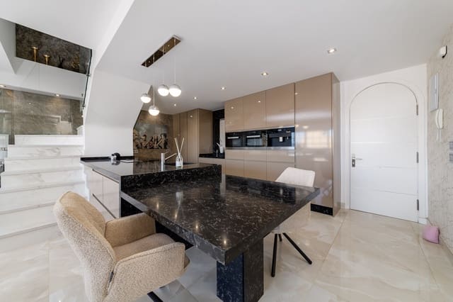 2 bedroom Penthouse for sale in El Moncayo, Guardamar del Segura with pool garage - € 495,000 (Ref: 7976173)