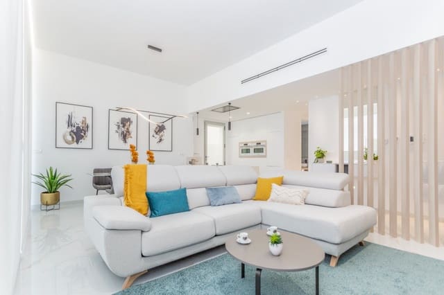 Chalet de 3 habitaciones en El Chaparral - La Siesta - La Torreta, Torrevieja en venta con piscina garaje - 700.000 € (Ref: 8094335)