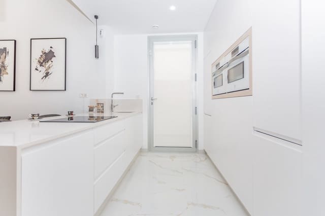 Chalet de 3 habitaciones en El Chaparral - La Siesta - La Torreta, Torrevieja en venta con piscina garaje - 700.000 € (Ref: 8094335)