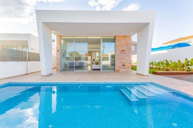 Chalet de 3 habitaciones en El Chaparral - La Siesta - La Torreta, Torrevieja en venta con piscina garaje - 700.000 € (Ref: 8094335)