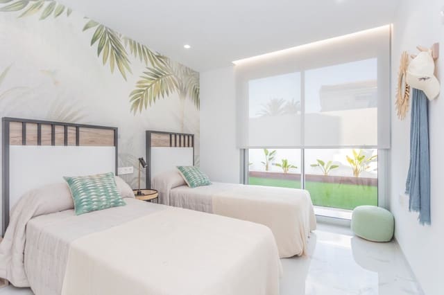 Chalet de 3 habitaciones en El Chaparral - La Siesta - La Torreta, Torrevieja en venta con piscina garaje - 700.000 € (Ref: 8094335)