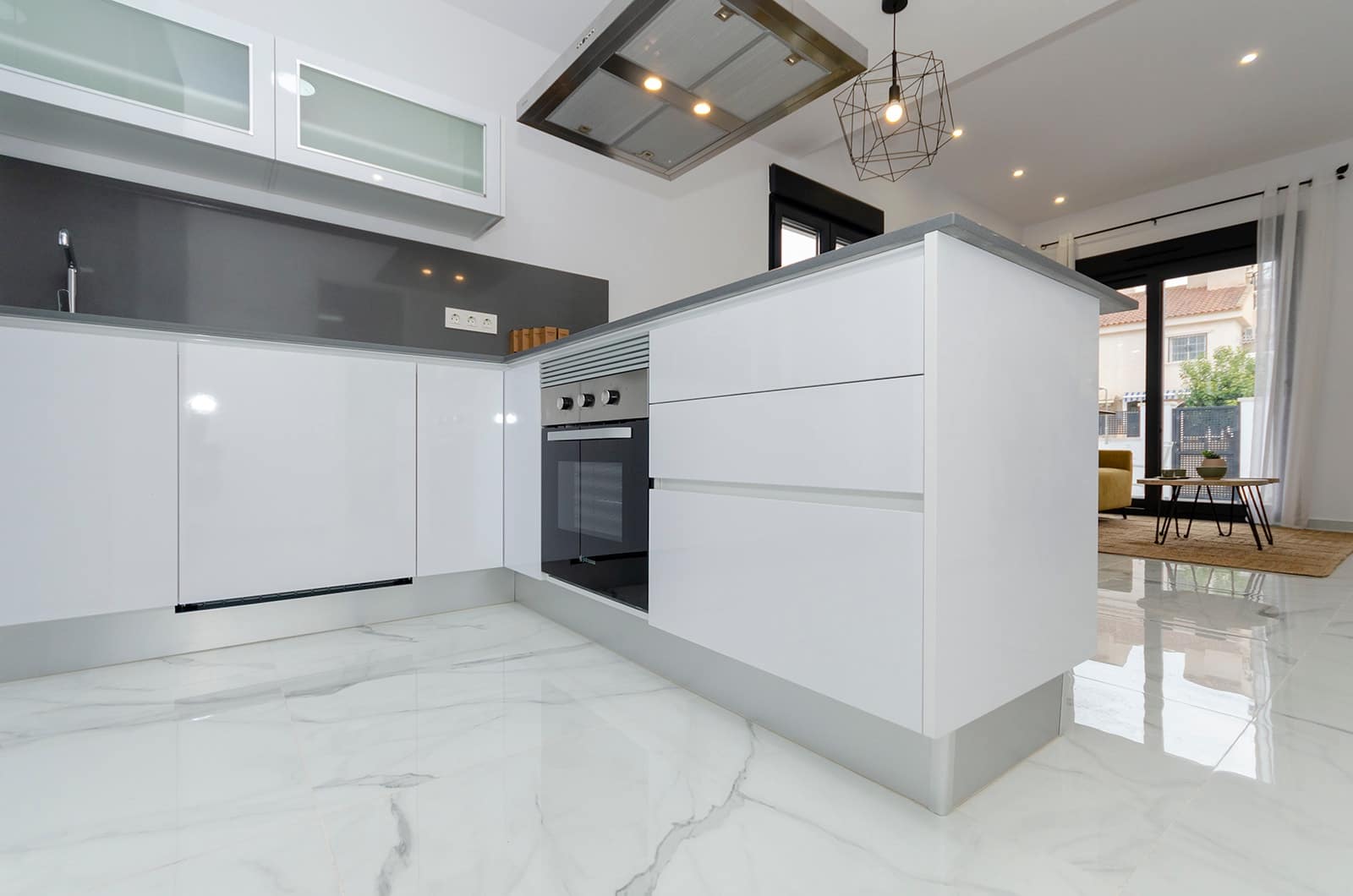 3 soverom Villa til salgs i Torrevieja med svømmebasseng garasje - € 409 000 (Ref: 8281938)