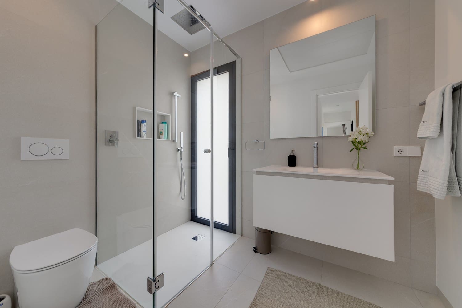 4 quarto Moradia para venda em Las Colinas Golf com piscina garagem - 1 695 000 € (Ref: 8394210)