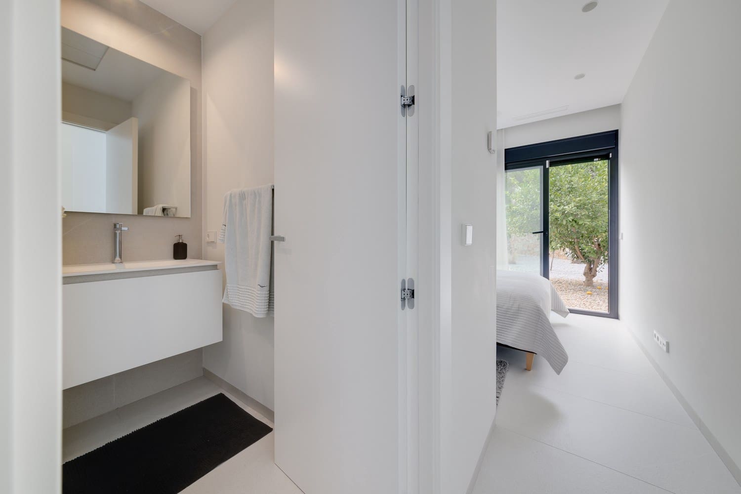 4 quarto Moradia para venda em Las Colinas Golf com piscina garagem - 1 695 000 € (Ref: 8394210)