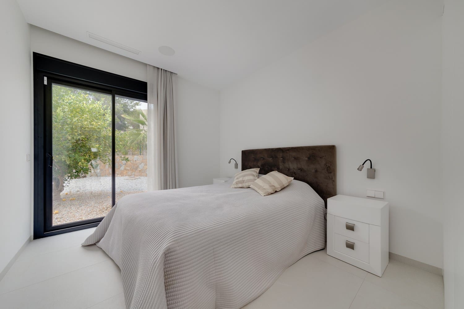 4 quarto Moradia para venda em Las Colinas Golf com piscina garagem - 1 695 000 € (Ref: 8394210)