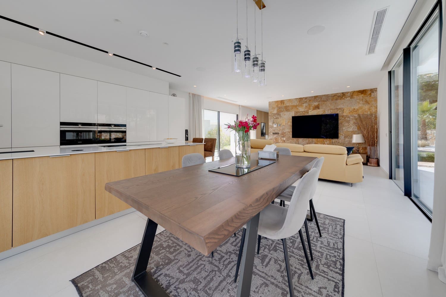 4 quarto Moradia para venda em Las Colinas Golf com piscina garagem - 1 695 000 € (Ref: 8394210)